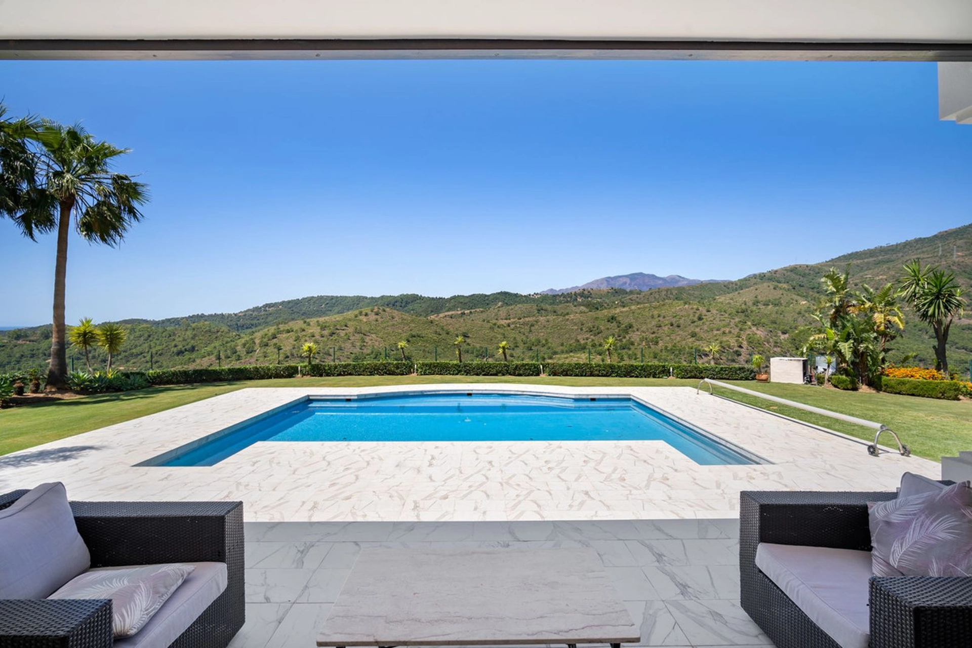Villa for sale in Benahavis