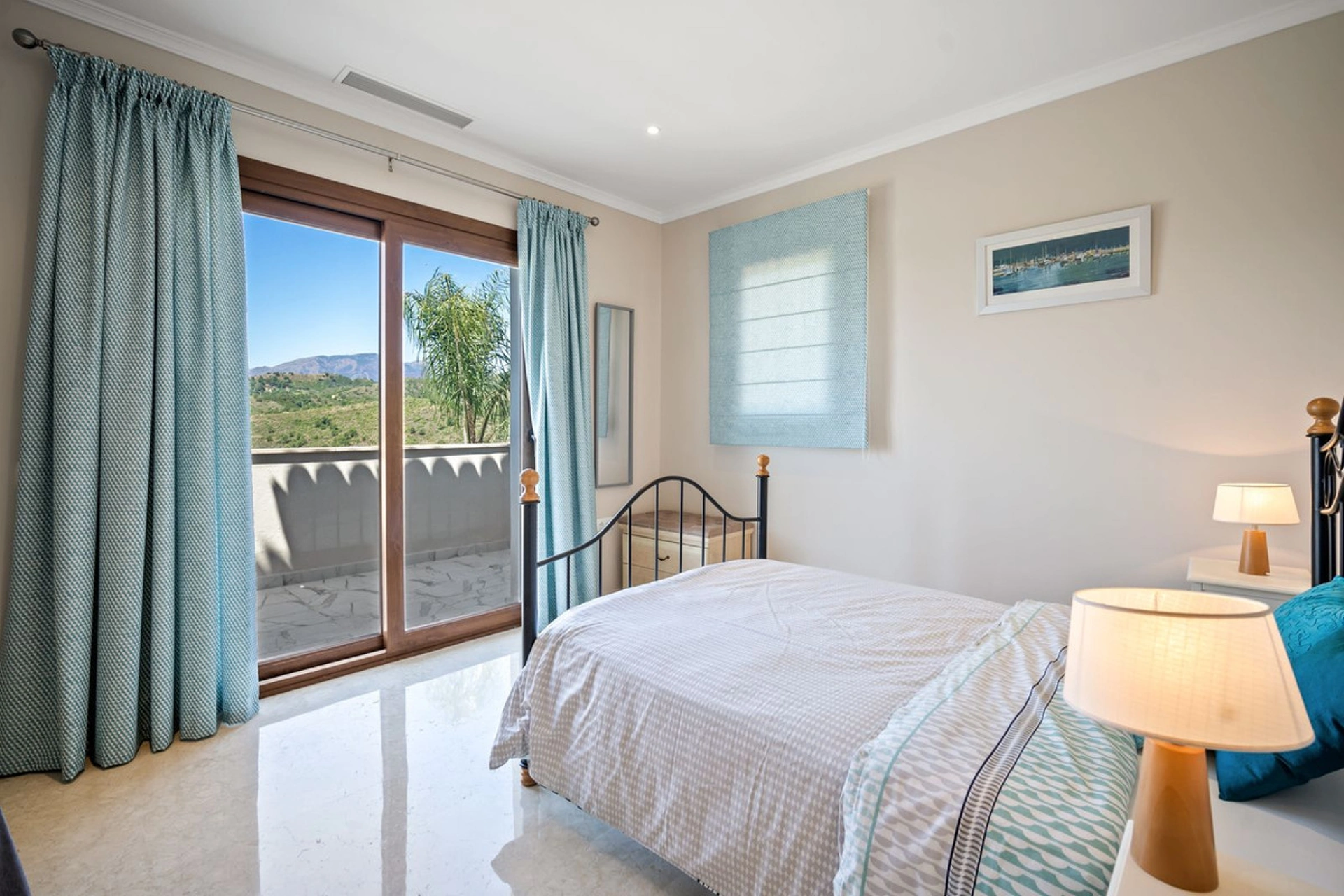 Villa for sale in Benahavis