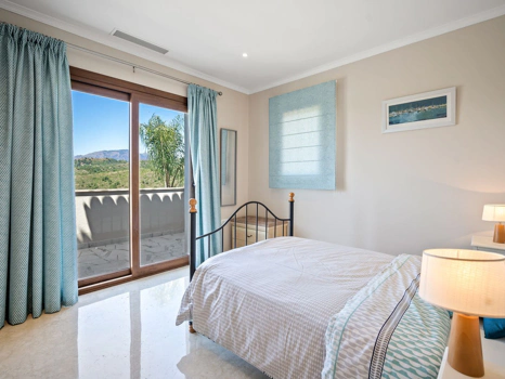 Villa for sale in Benahavis