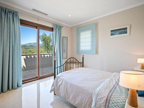 Villa for sale in Benahavis