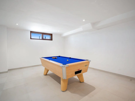 Villa for sale in Benahavis