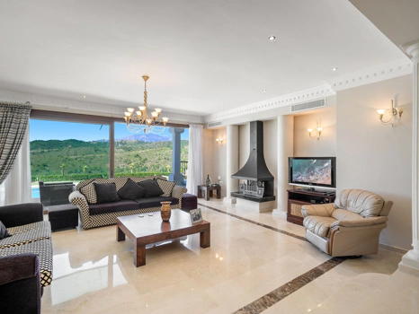 Villa for sale in Benahavis