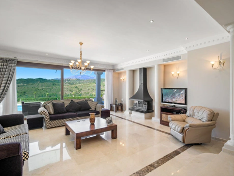 Villa for sale in Benahavis