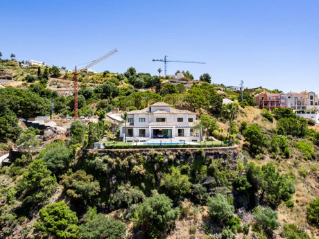 Villa for sale in Benahavis