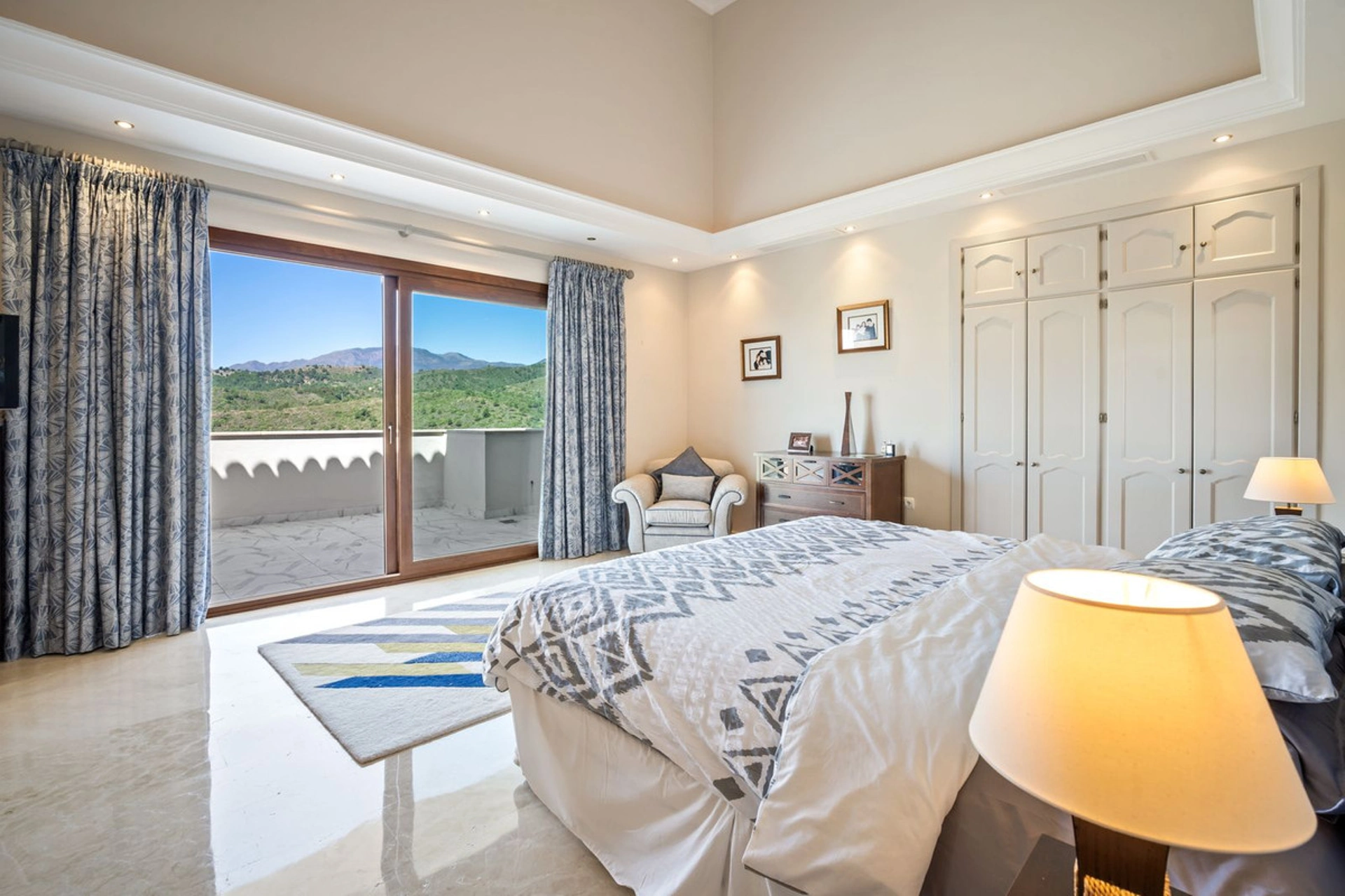 Villa for sale in Benahavis