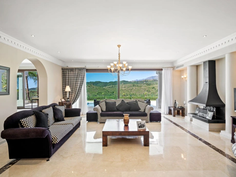 Villa for sale in Benahavis