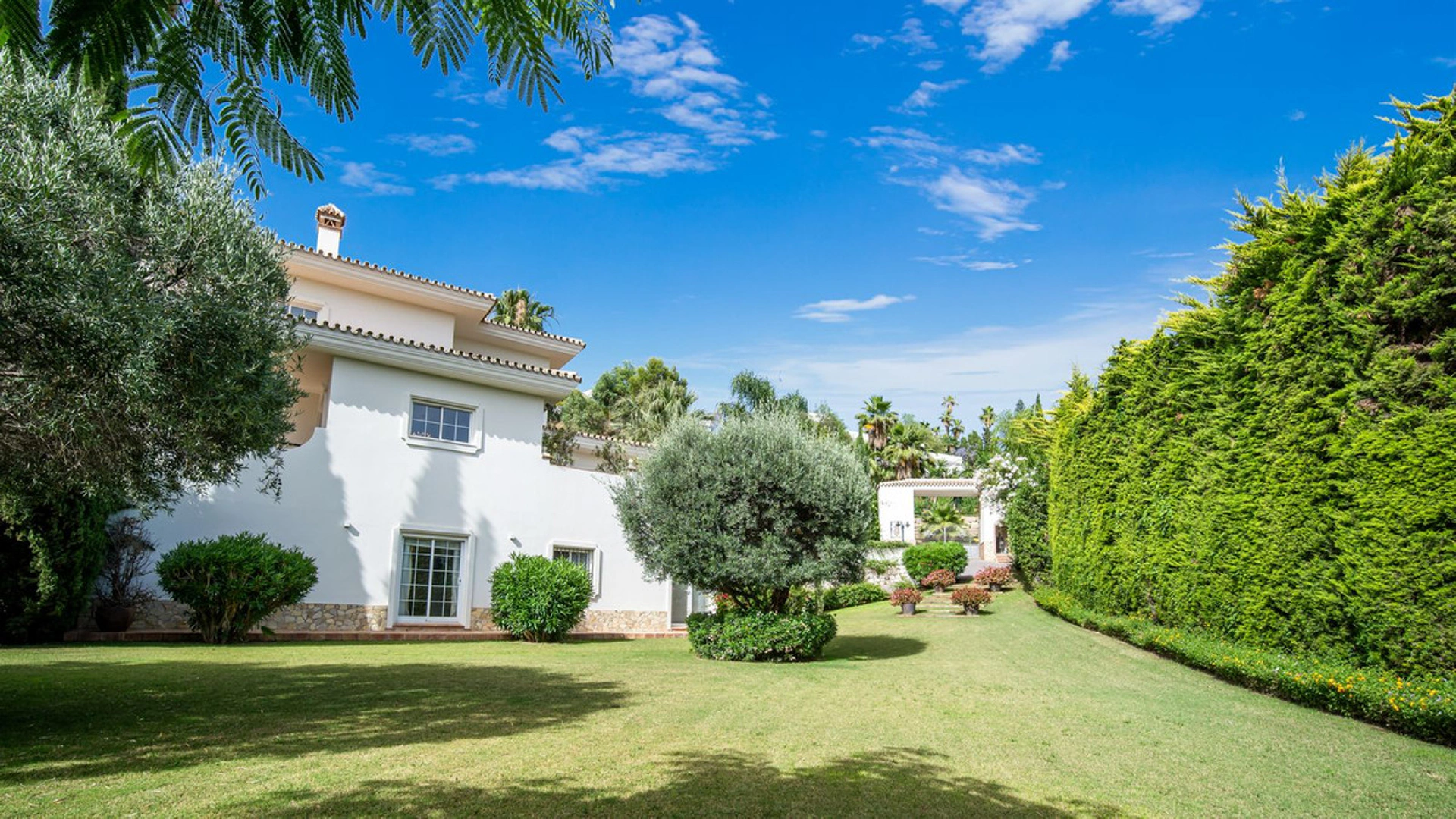Villa for sale in Benahavis