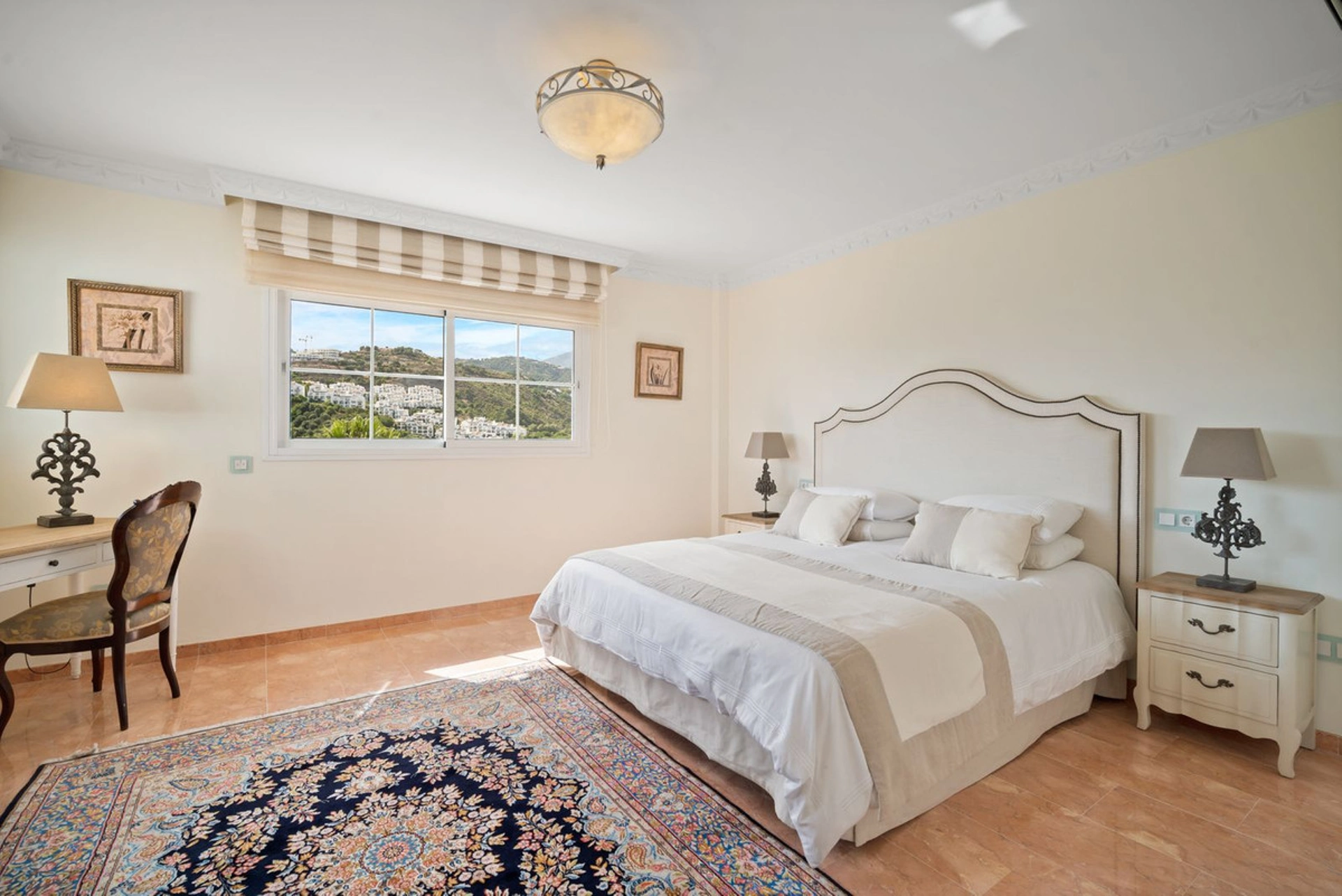Villa for sale in Benahavis