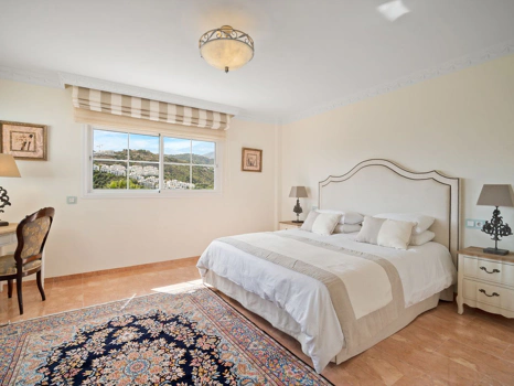Villa for sale in Benahavis