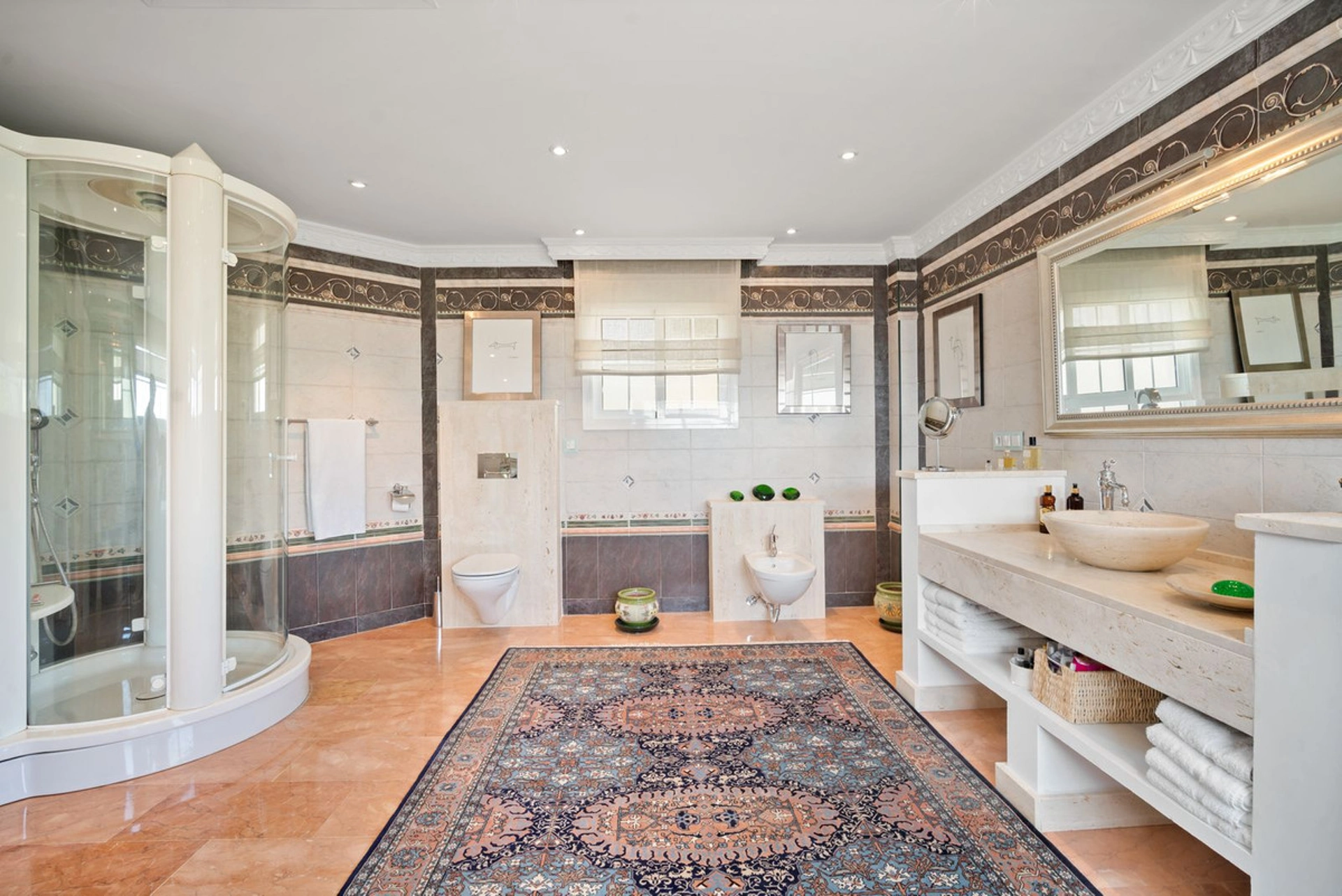 Villa for sale in Benahavis