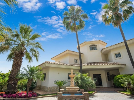 Villa for sale in Benahavis
