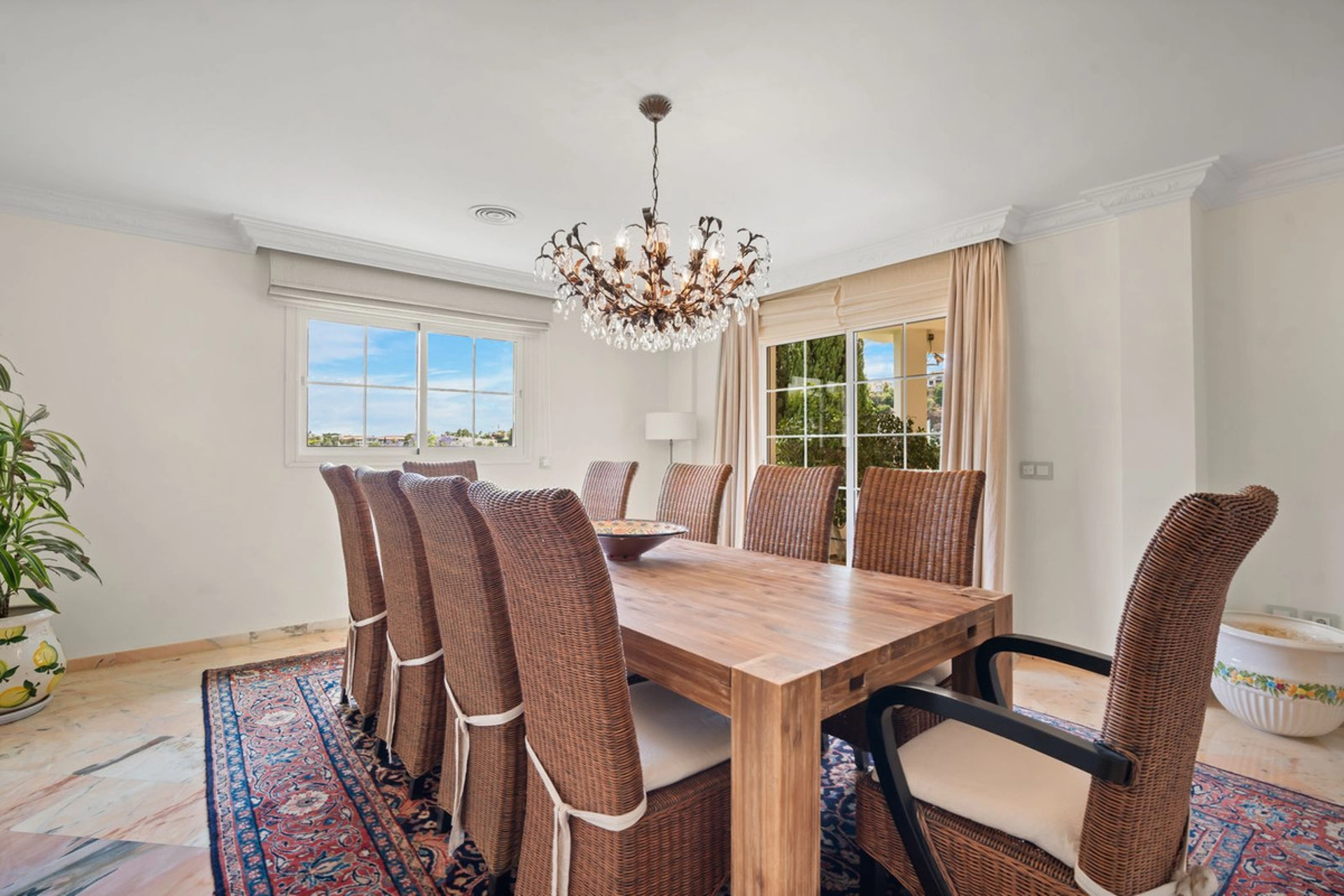 Villa for sale in Benahavis