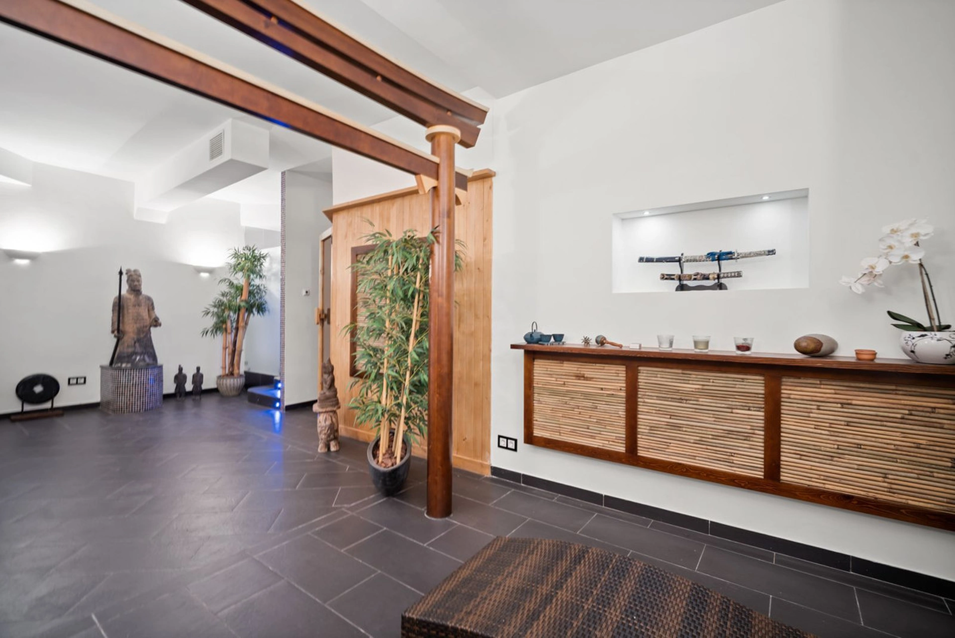 Villa for sale in Benahavis