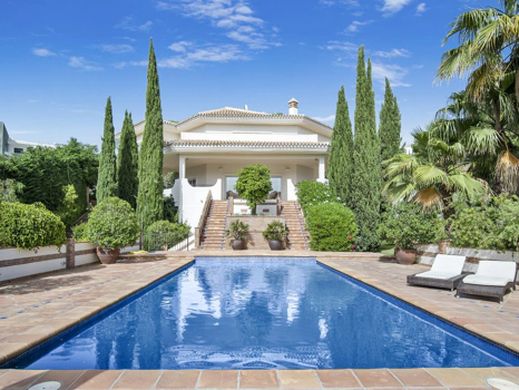 Villa for sale in Benahavis