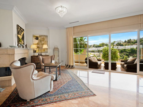 Villa for sale in Benahavis