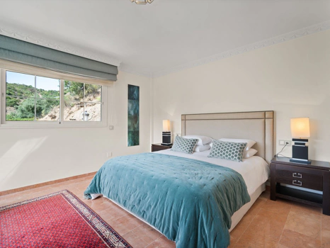 Villa for sale in Benahavis