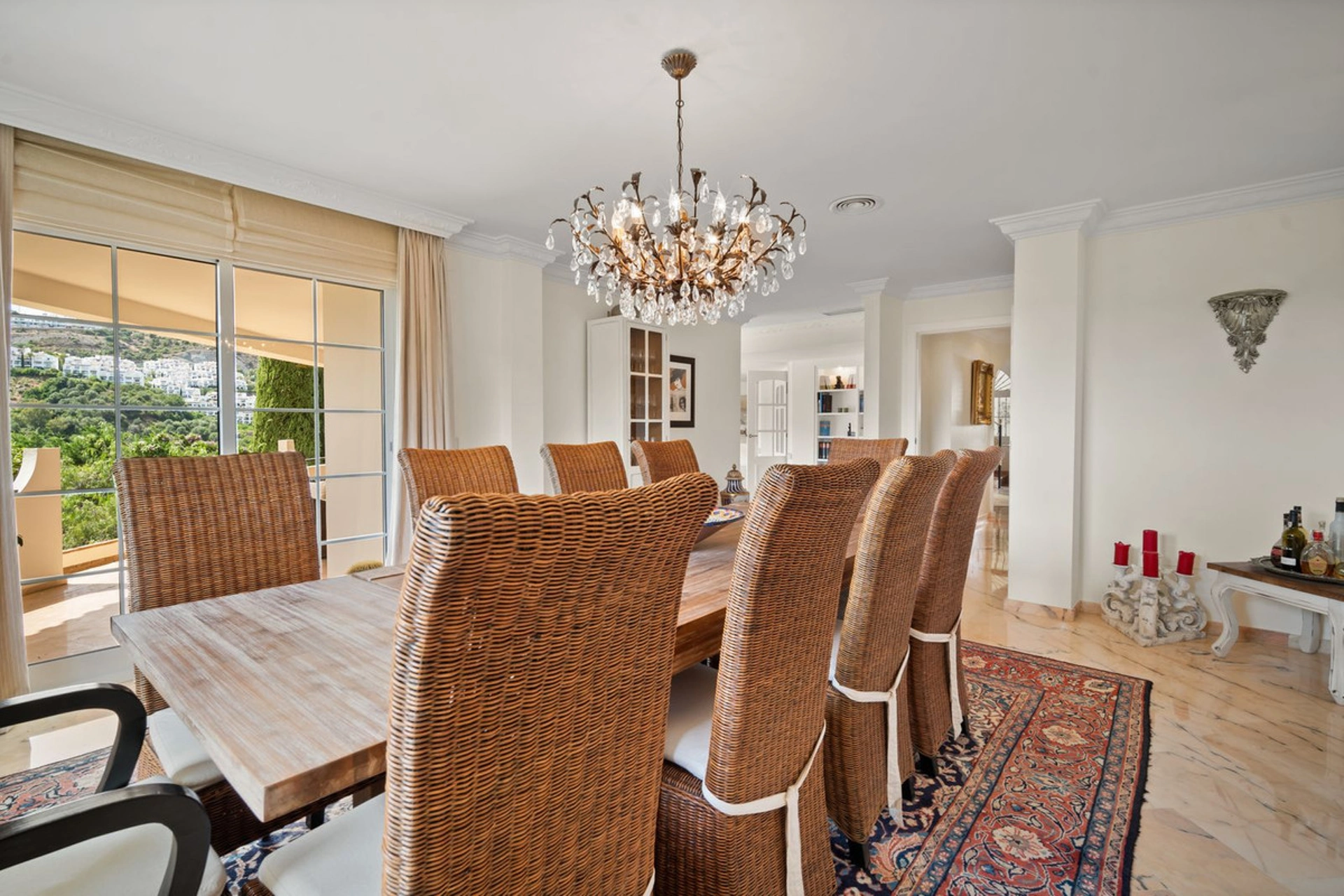 Villa for sale in Benahavis