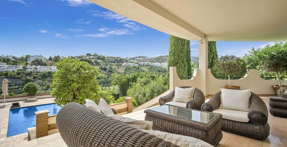 Villa for sale in Benahavis