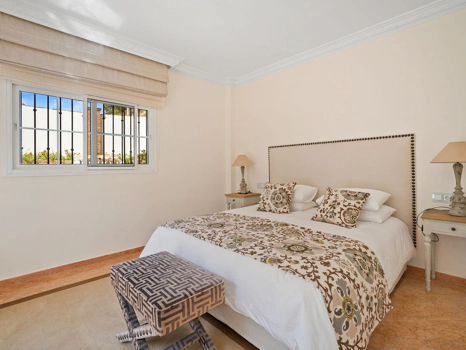 Villa for sale in Benahavis