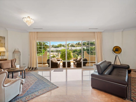 Villa for sale in Benahavis