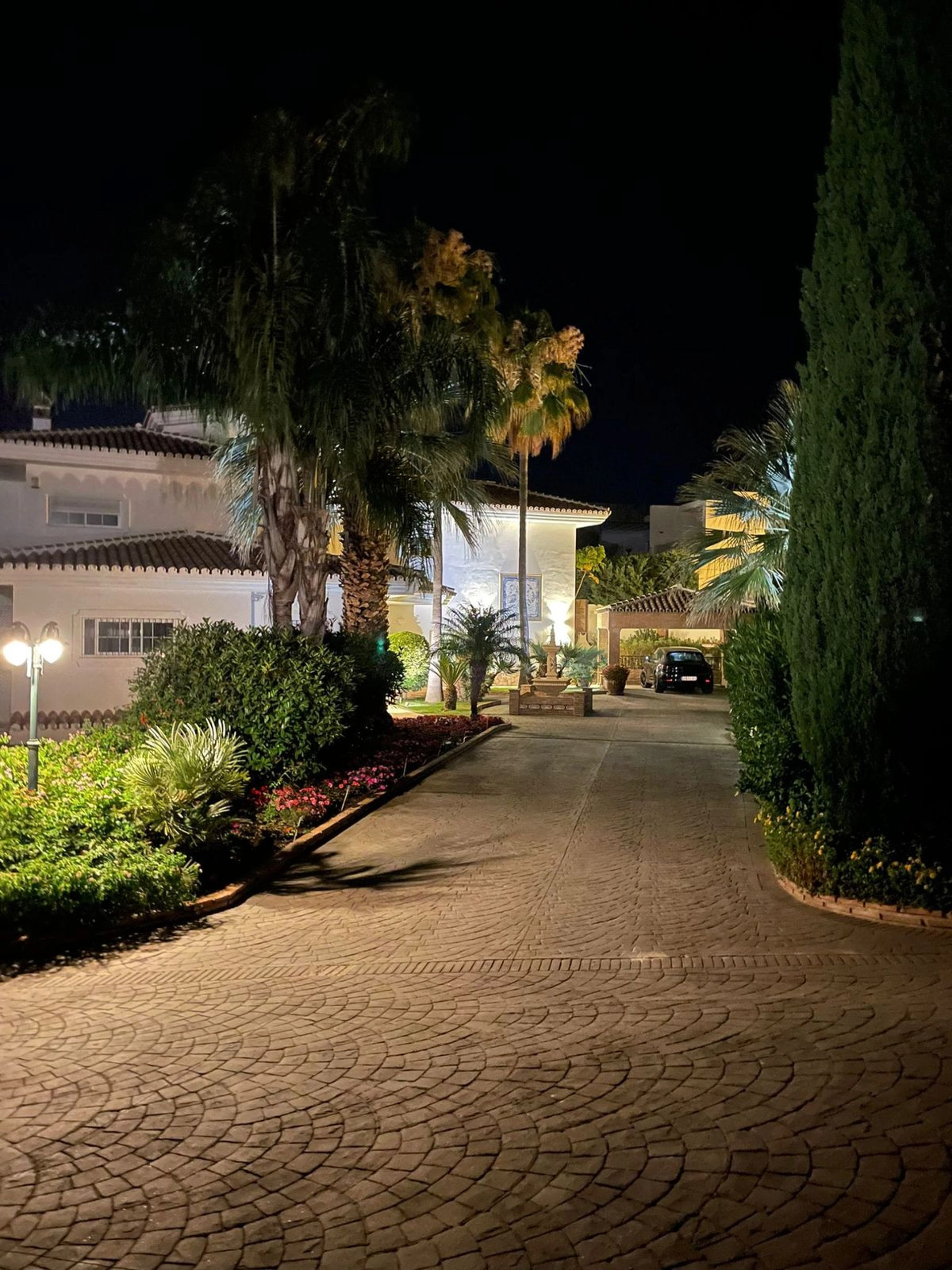 Villa for sale in Benahavis