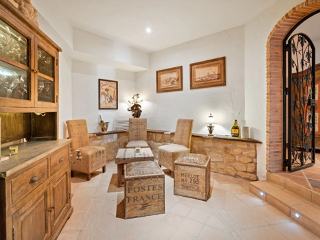 Villa for sale in Benahavis