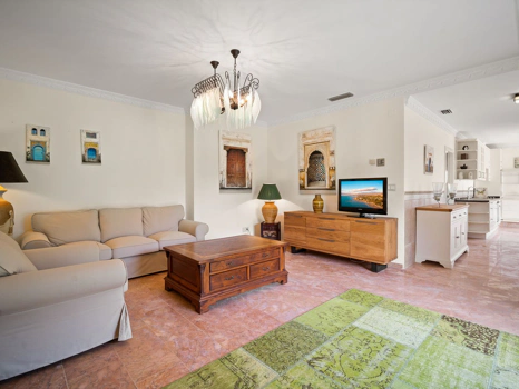 Villa for sale in Benahavis