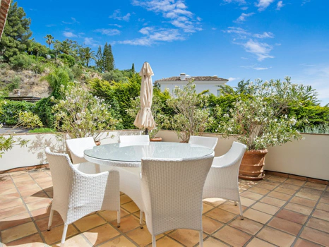 Villa for sale in Benahavis