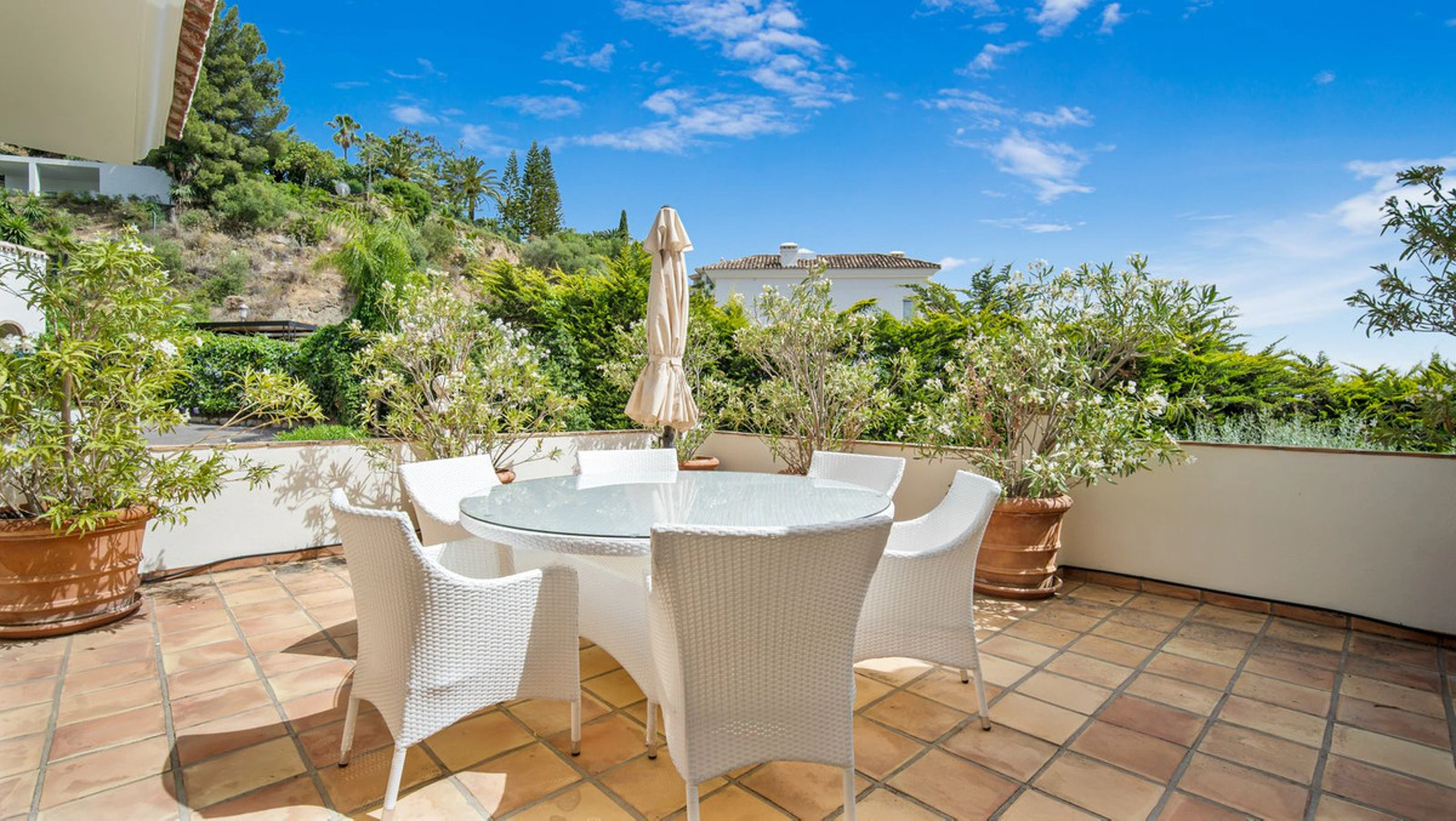 Villa for sale in Benahavis