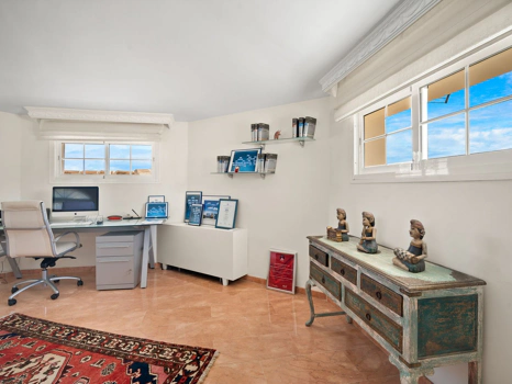 Villa for sale in Benahavis