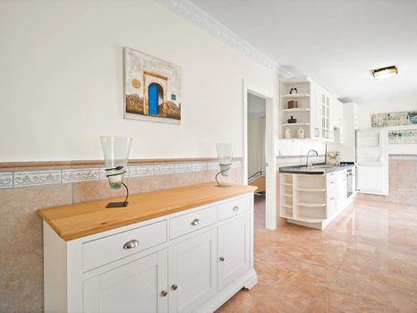 Villa for sale in Benahavis