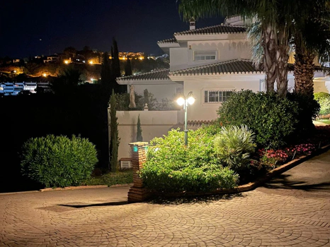 Villa for sale in Benahavis