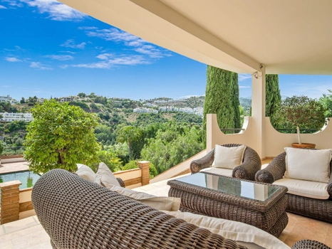 Villa for sale in Benahavis