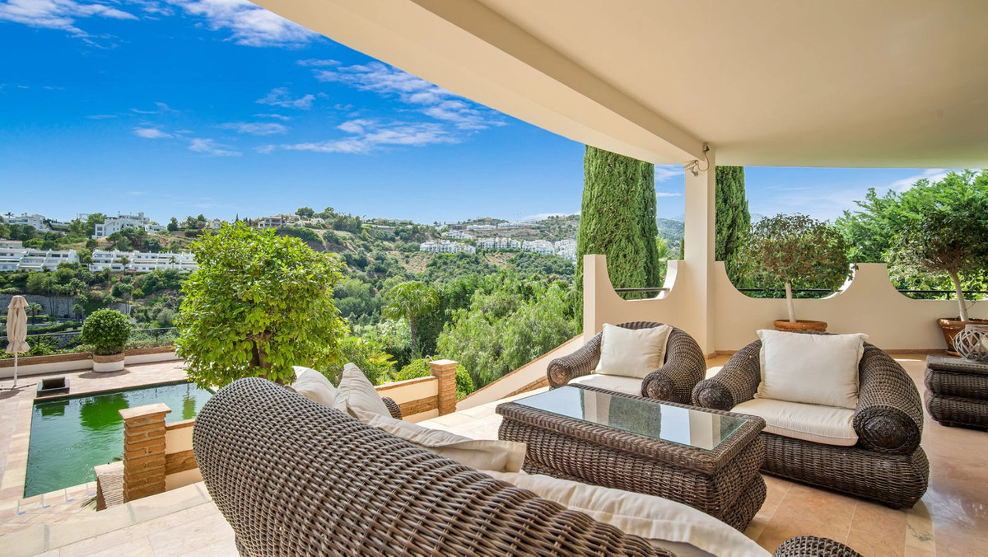 Villa for sale in Benahavis