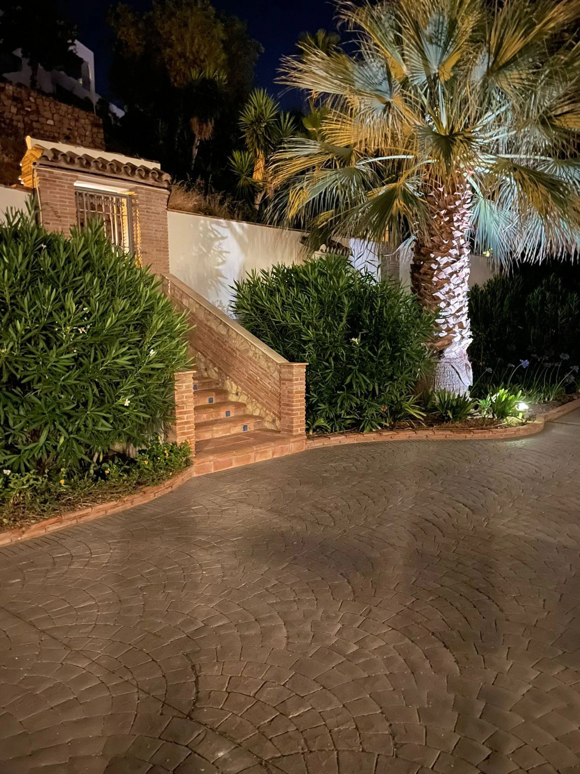 Villa for sale in Benahavis