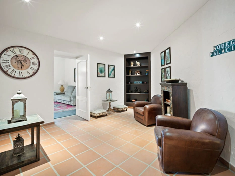 Villa for sale in Benahavis
