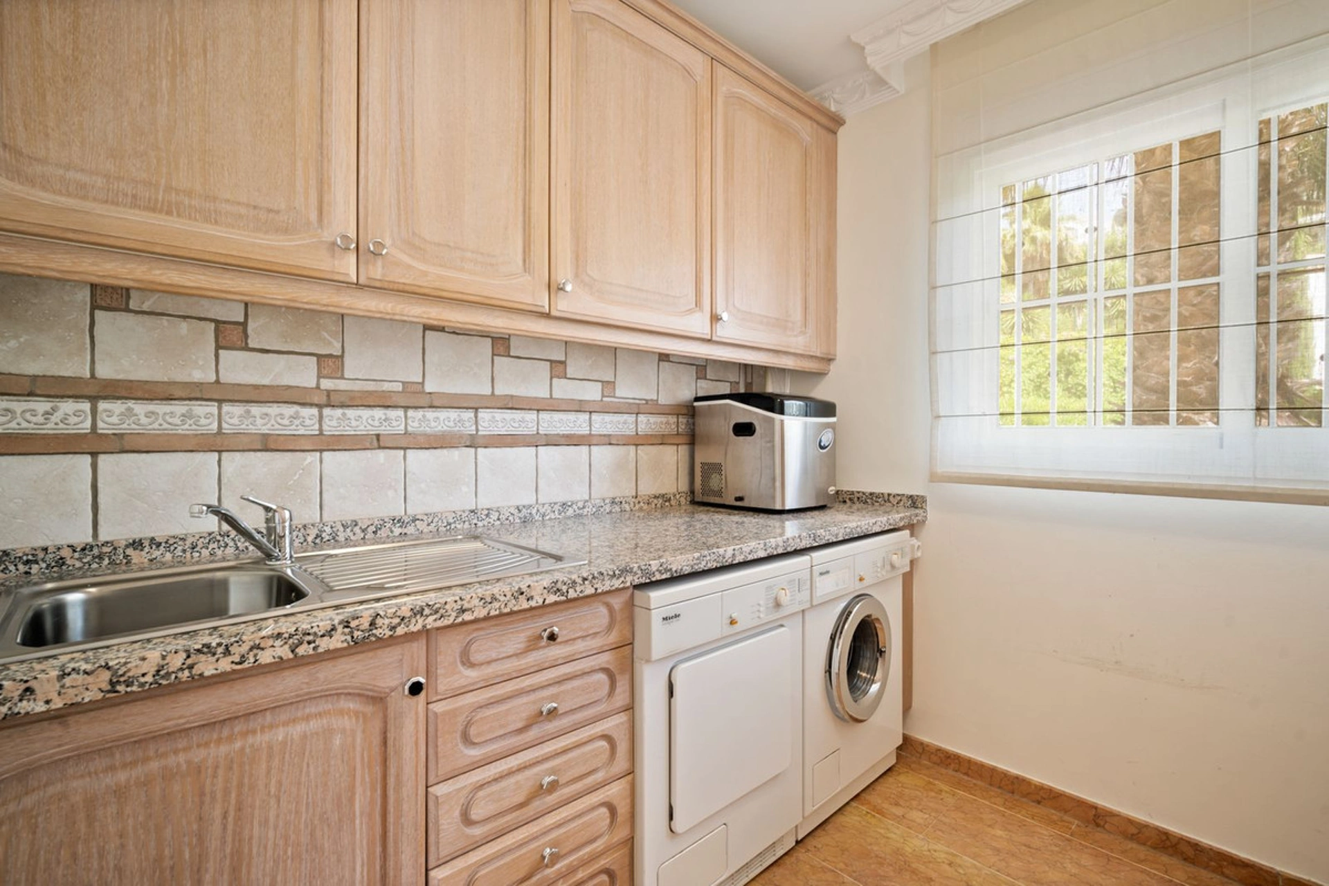 Villa for sale in Benahavis