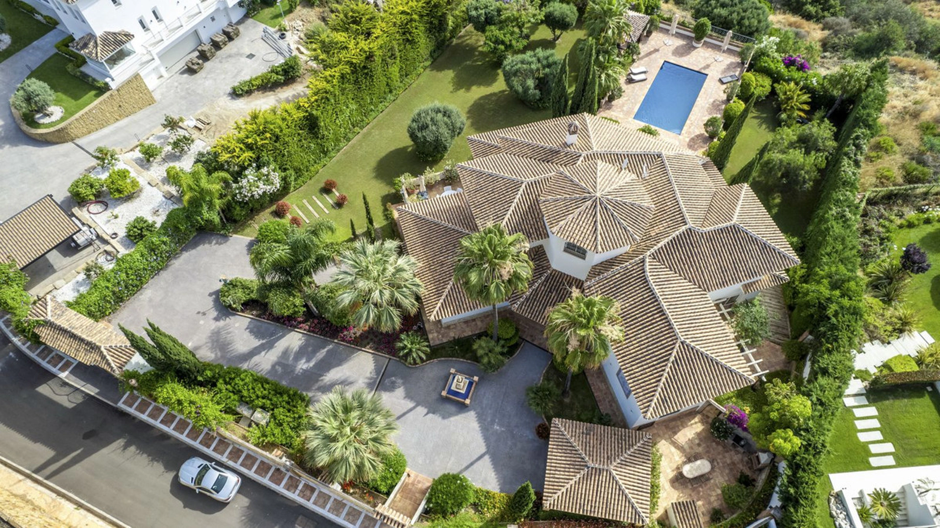 Villa for sale in Benahavis