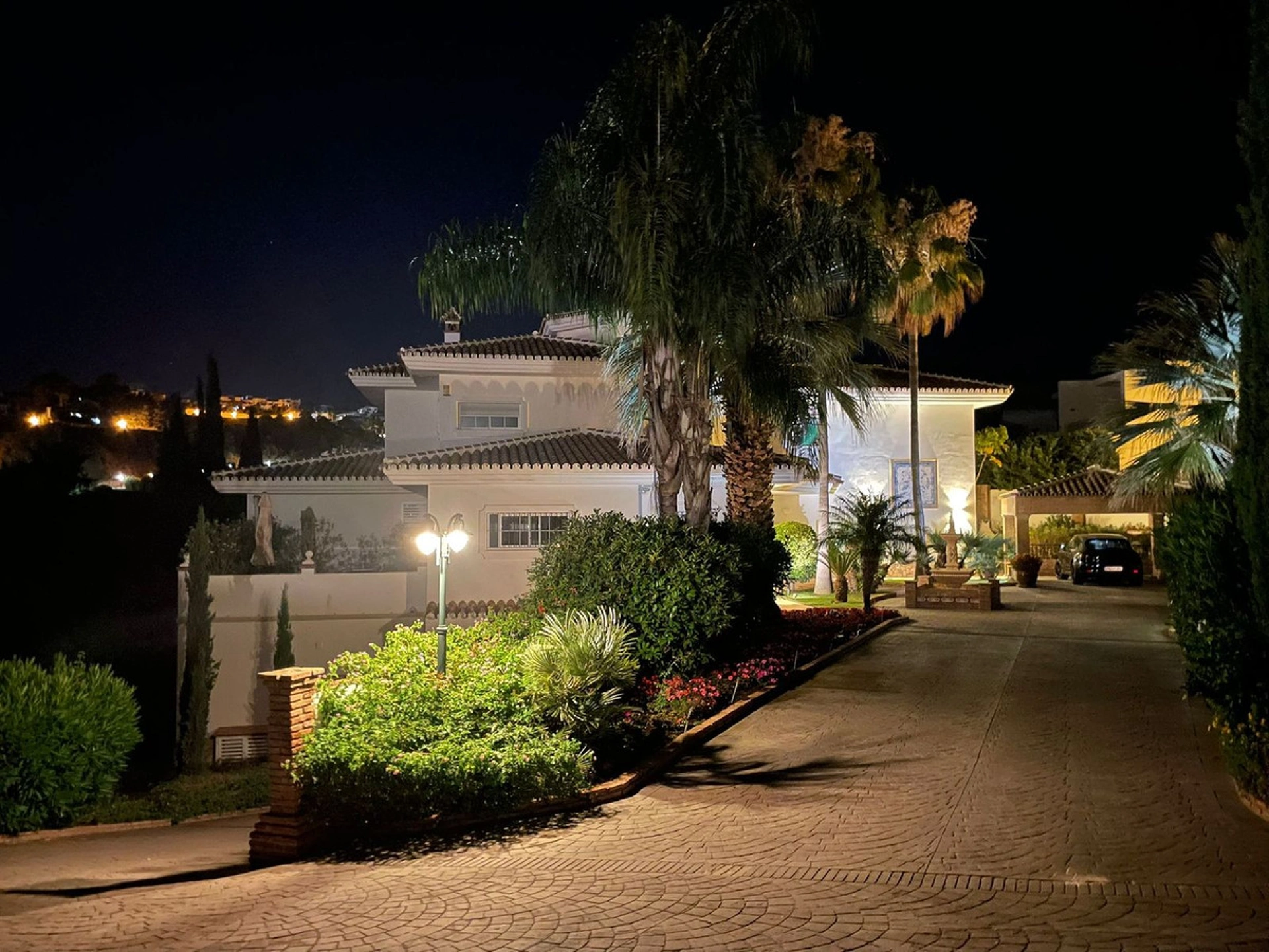 Villa for sale in Benahavis