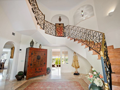 Villa for sale in Benahavis