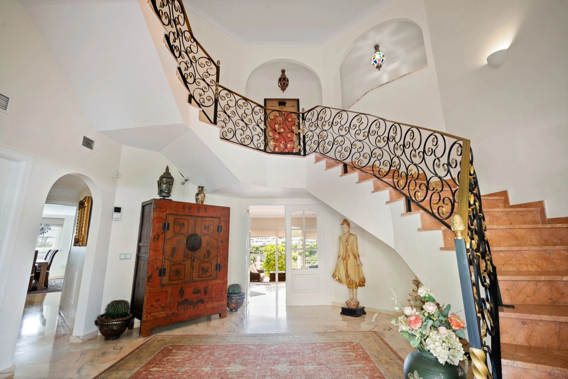 Villa for sale in Benahavis