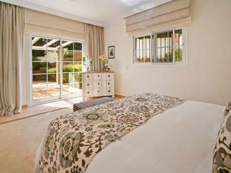 Villa for sale in Benahavis