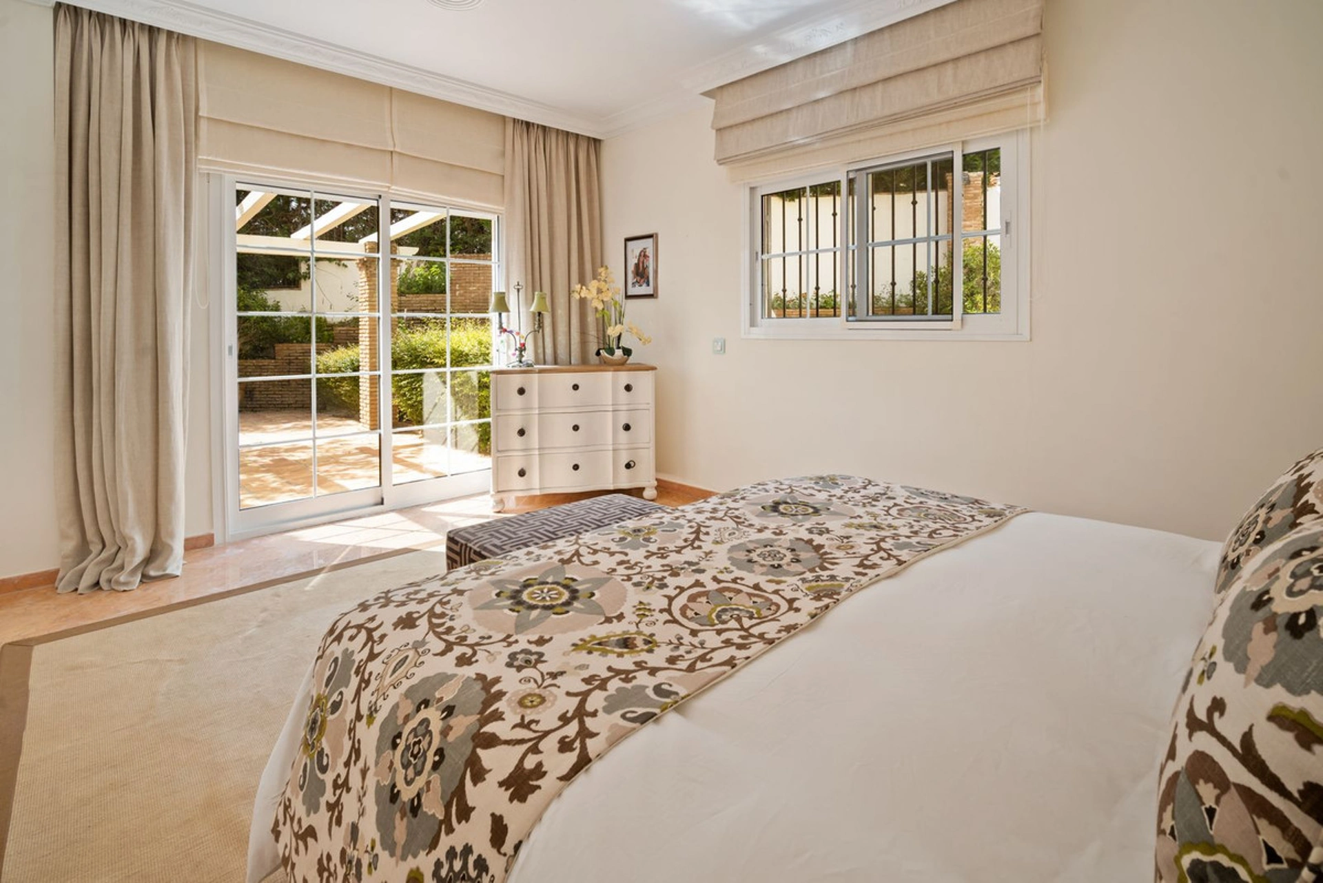 Villa for sale in Benahavis