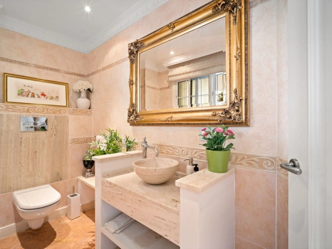 Villa for sale in Benahavis