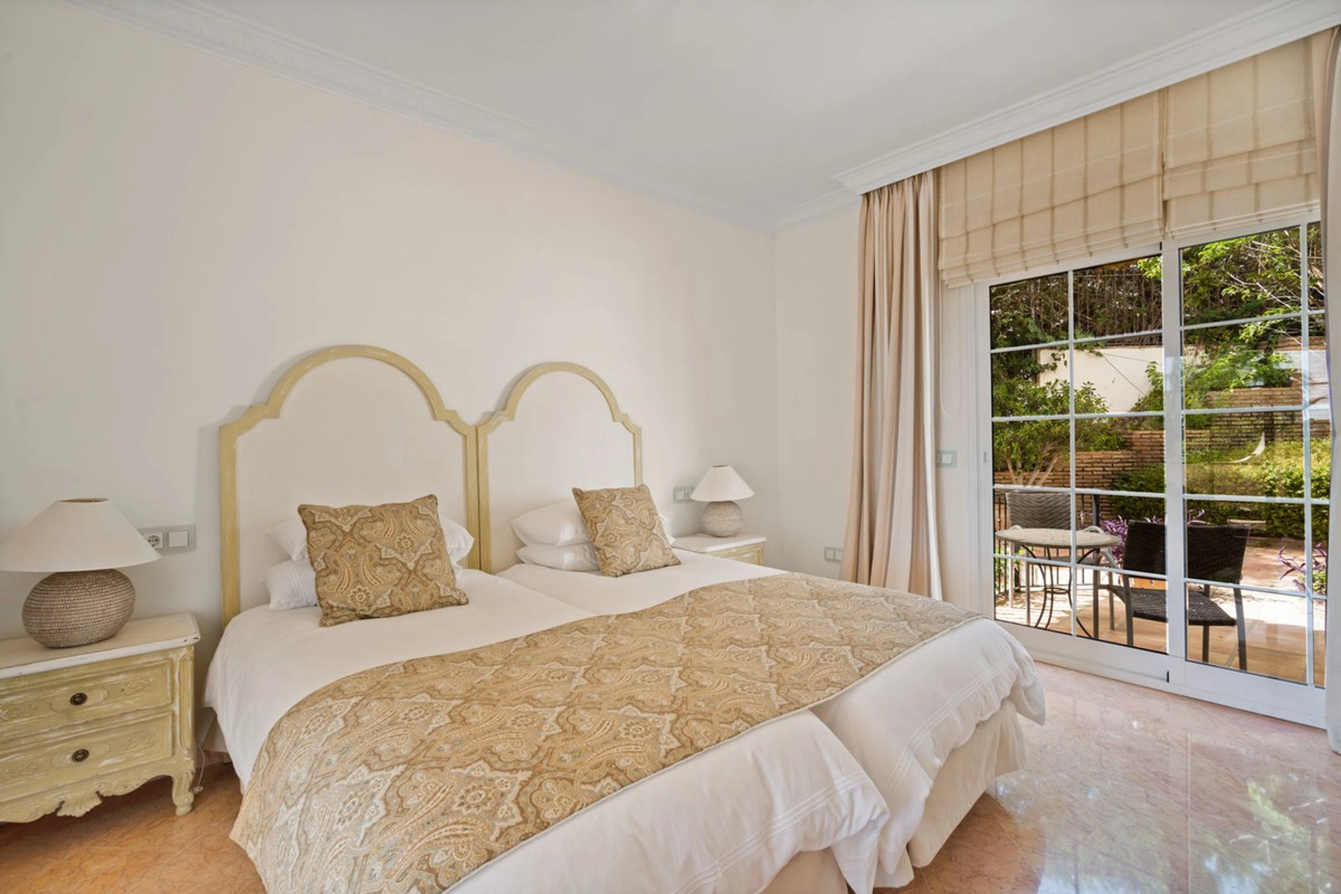 Villa for sale in Benahavis