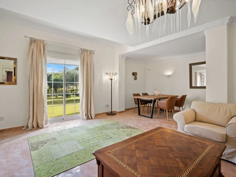 Villa for sale in Benahavis