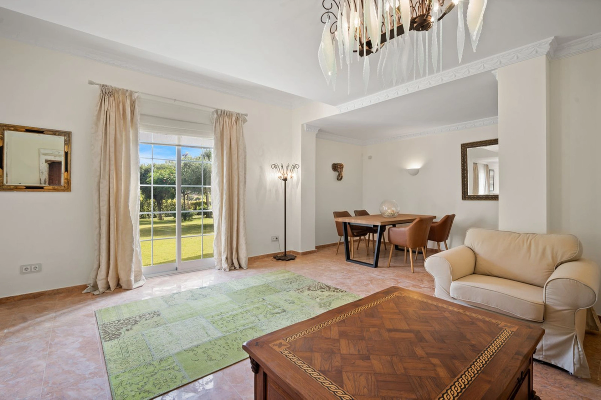 Villa for sale in Benahavis