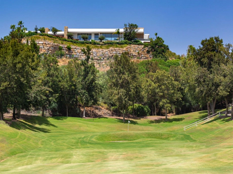 Villa for sale in Benahavis