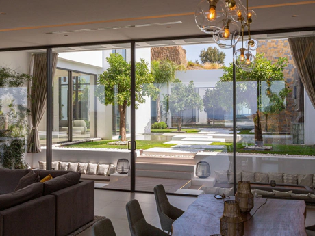 Villa for sale in Benahavis