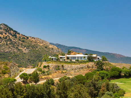 Villa for sale in Benahavis